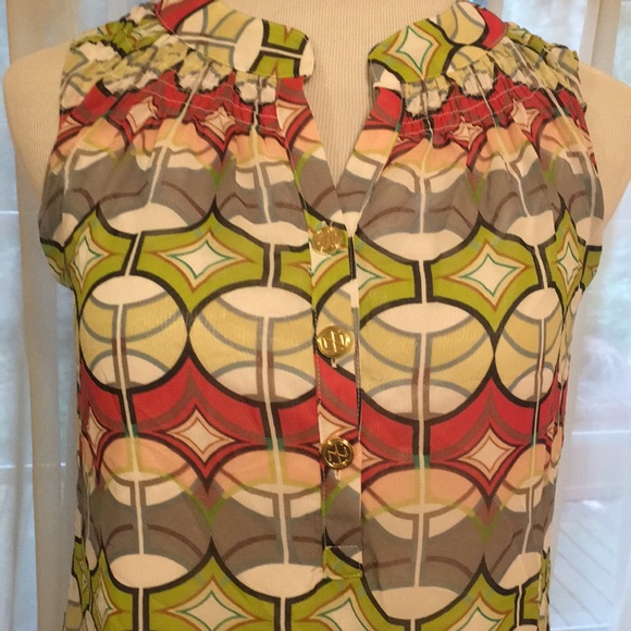 🛍️# 105 Hi-Lo Sleeveless Sheer Top - Picture 3 of 7